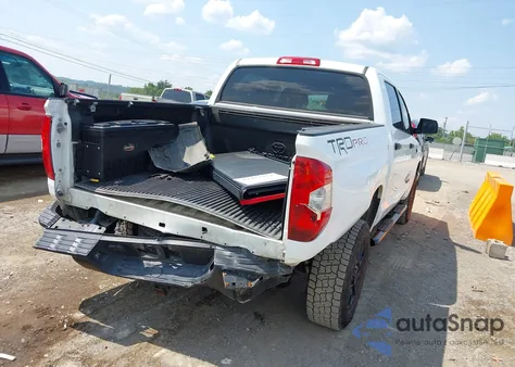 2017 Toyota Tundra Trd Pro 5.7L V8 z USA, uszkodzony, nr VIN 5TFDW5F12HX599192